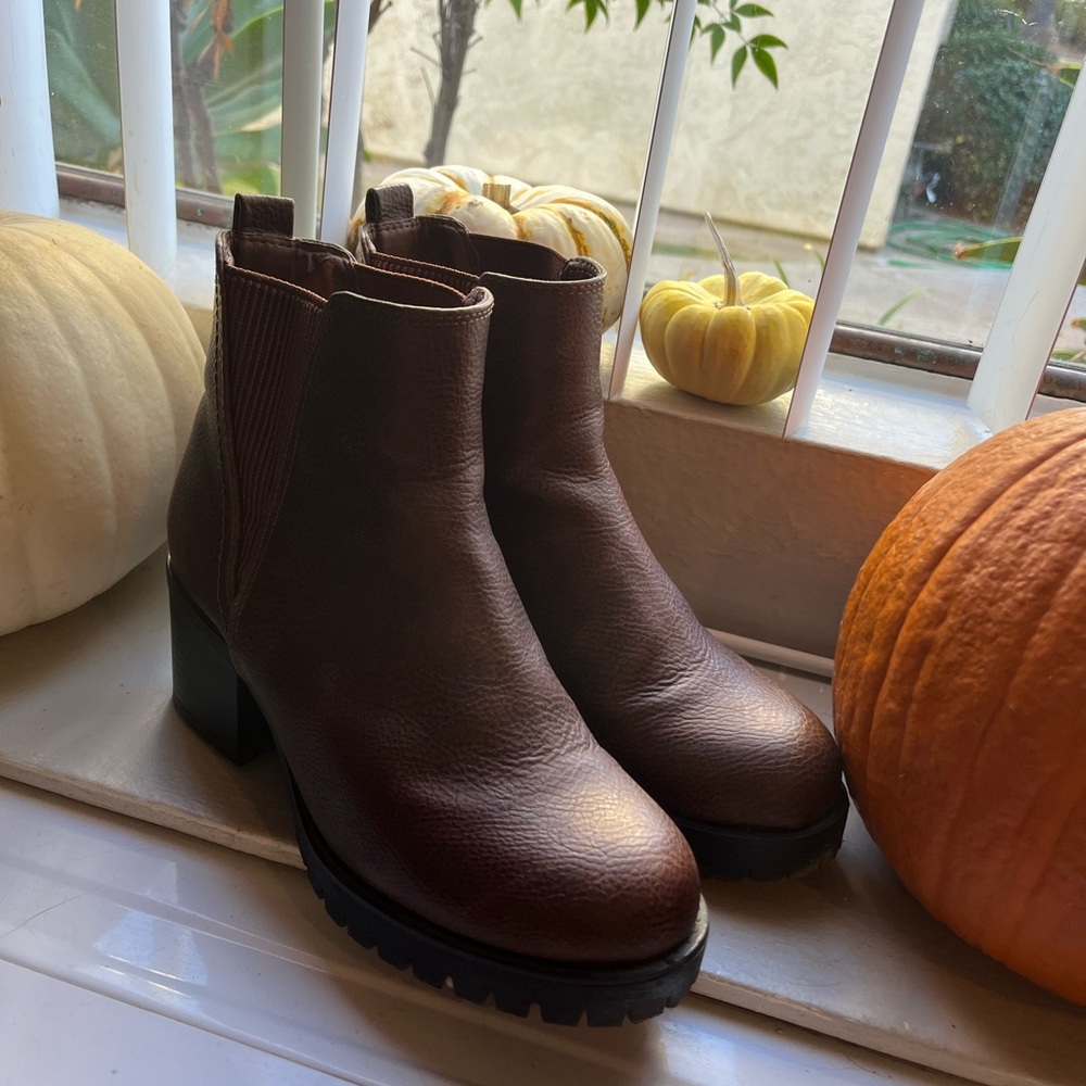 MIA brown Chelsea boot